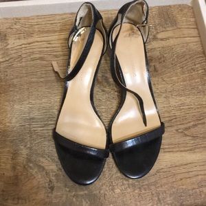Banana Republic kitten heel shoe